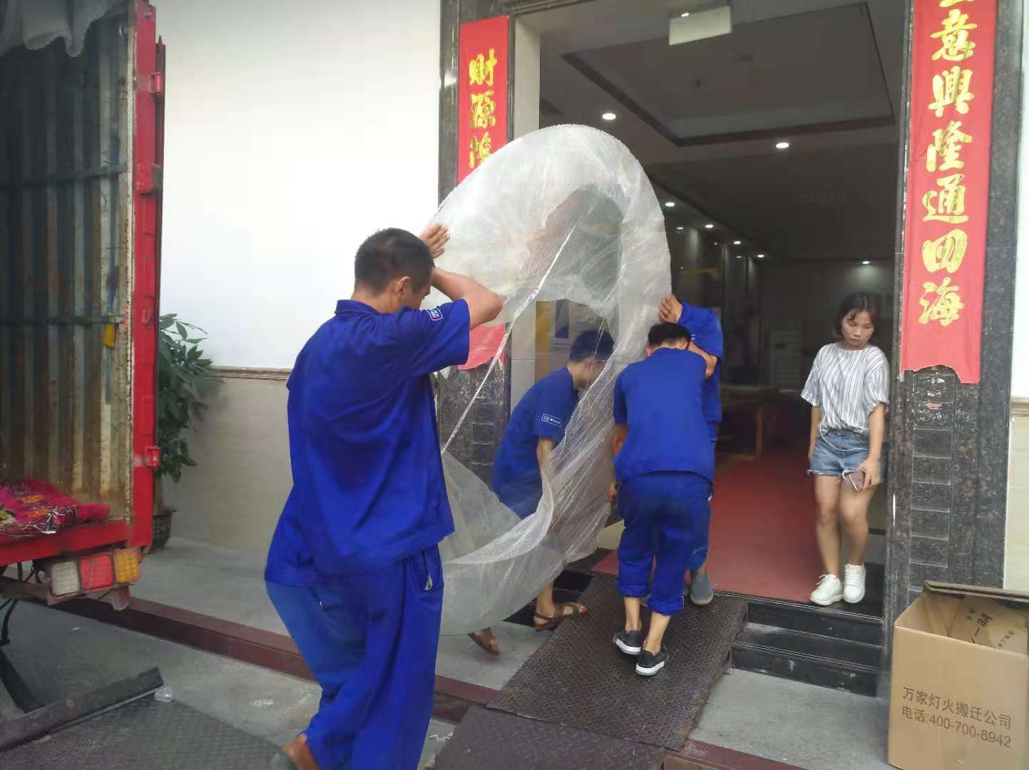 隔壁麻将馆昼夜不休，为了生涯不得不找搬场公司！